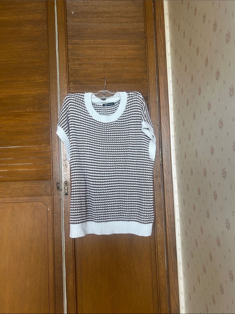 Black & White Short-Sleeve Crewneck Knit Sweater